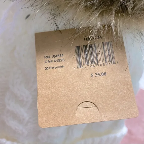 White tuque - Picture 2 of 3